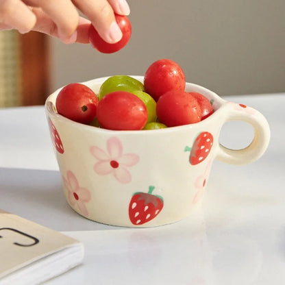 Tasse en Céramique Artisanale Peinte à la Main - Motifs Fraise et Fleurs 300ml