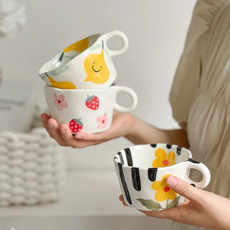 Tasse en Céramique Artisanale Peinte à la Main - Motifs Fraise et Fleurs 300ml