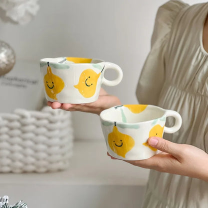 Tasse en Céramique Artisanale Peinte à la Main - Motifs Fraise et Fleurs 300ml