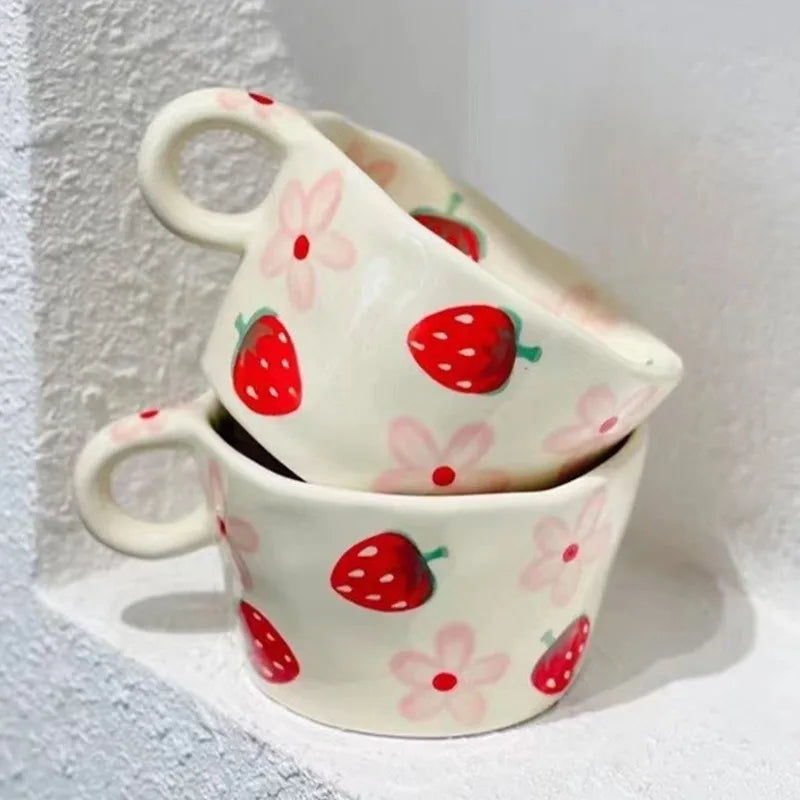 Tasse en Céramique Artisanale Peinte à la Main - Motifs Fraise et Fleurs 300ml