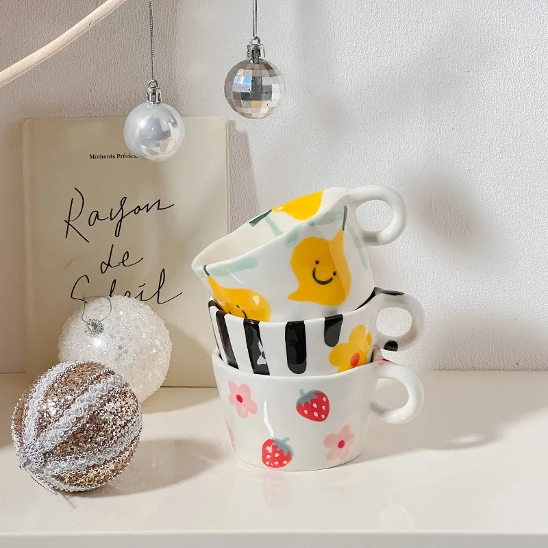 Tasse en Céramique Artisanale Peinte à la Main - Motifs Fraise et Fleurs 300ml