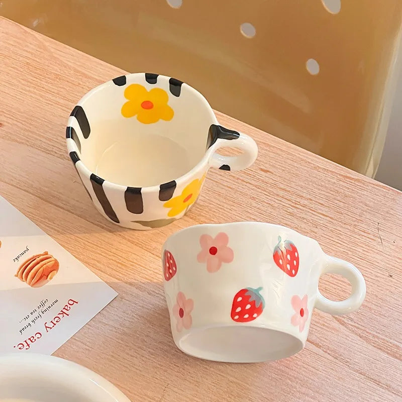 Tasse en Céramique Artisanale Peinte à la Main - Motifs Fraise et Fleurs 300ml
