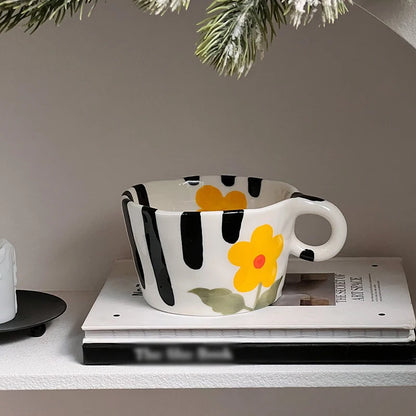 Tasse en Céramique Artisanale Peinte à la Main - Motifs Fraise et Fleurs 300ml