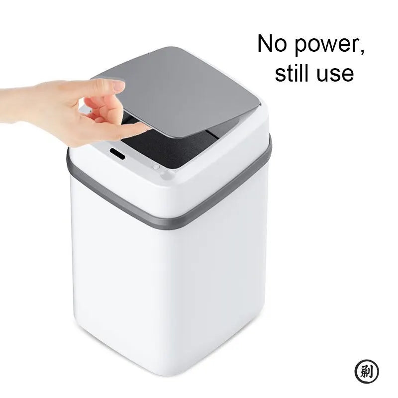 Poubelle automatique 13L design compact pour cuisine salle de bain.