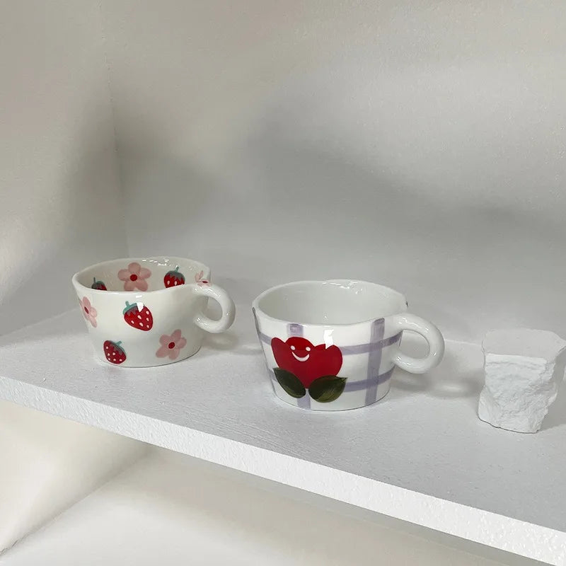 Tasse en Céramique Artisanale Peinte à la Main - Motifs Fraise et Fleurs 300ml