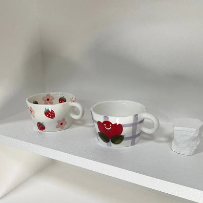 Tasse en Céramique Artisanale Peinte à la Main - Motifs Fraise et Fleurs 300ml